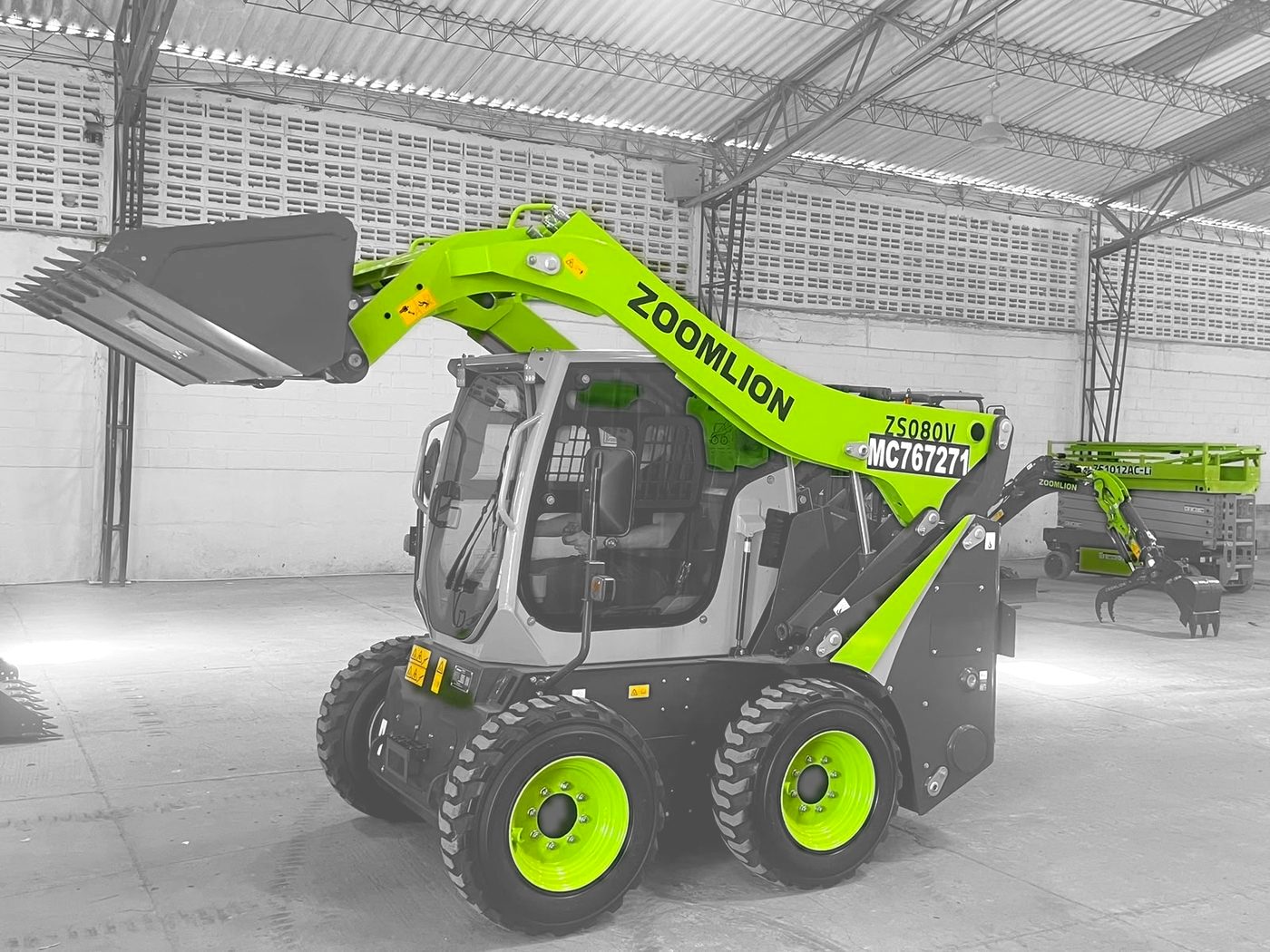 Minicargador con balde para alquiler en Barranquilla